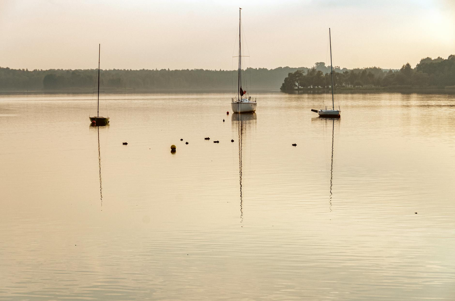 Mapa pokazująca trasę reaktywowanej linii kolejowej Tychy-Bieruń, z naciskiem na dofinansowanie UE